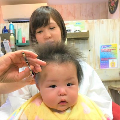 生後4ヶ月で美容院デビュー 0歳児のヘアカットってどんな感じ 広島の育児情報 Pikabu ピカブ