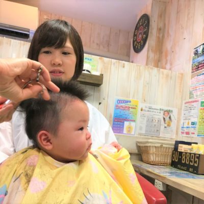 生後4ヶ月で美容院デビュー 0歳児のヘアカットってどんな感じ 広島の育児情報 Pikabu ピカブ