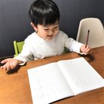 ワーママに人気の子どもの習い事！通信制書道「大観教室」って？