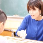 子どもの力を引き出す！「出口式みらい学習教室」の先生はココがすごい！