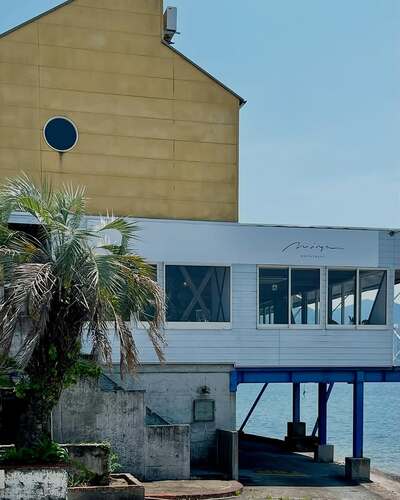 海辺　カフェ