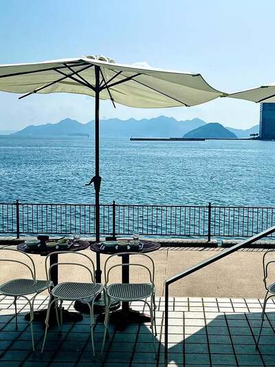 海辺　カフェ