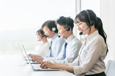 お客様対応を行うコールセンター