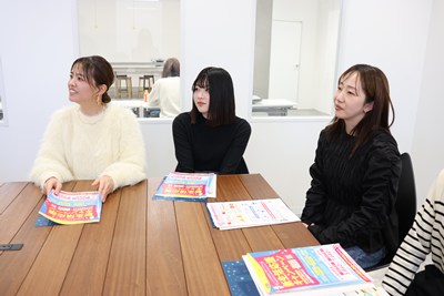 話を聞く参加者