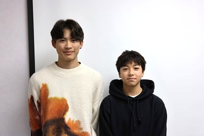 正面を向いて並んだShunichiさんとYuuさん