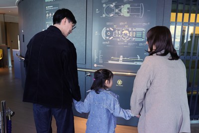 シーパセオに乗り込むファミリー