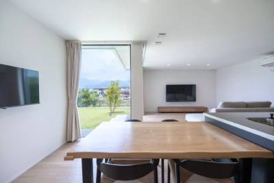 FIX窓があるリビング