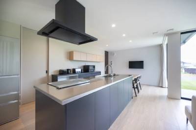 キッチンと背面扉