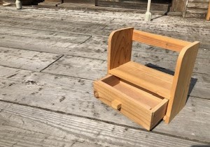 国産杉を使った引き出し付きラック