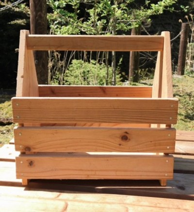 国産杉を使ったマガジンラック