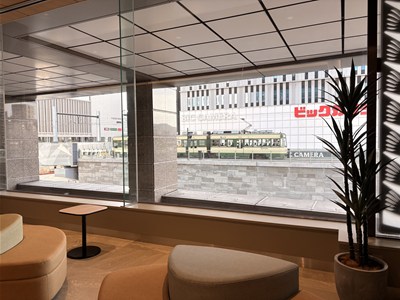 2F館内通路ソファエリア