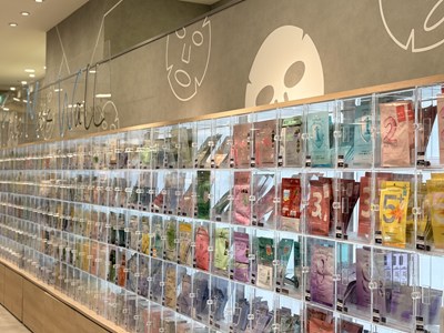 アインズ＆トルペのフェイスマスクコーナー