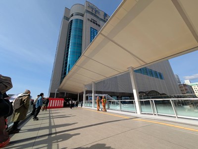 ペデストリアンデッキから見た福屋広島駅前店