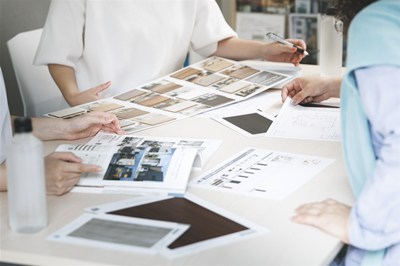 机上の図面やサンプル