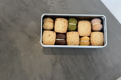 4月限定クッキー缶