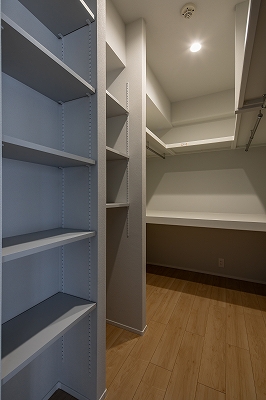 パントリー兼ファミリークローゼット