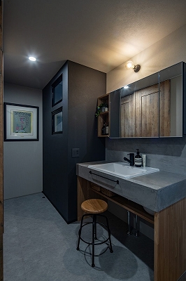 グレーで統一されたスタイリッシュな洗面所