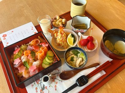 ちらし寿司がメインのスペシャルランチ