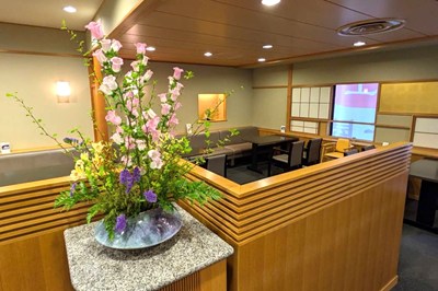 福屋八丁堀本店の店内に生けられた花