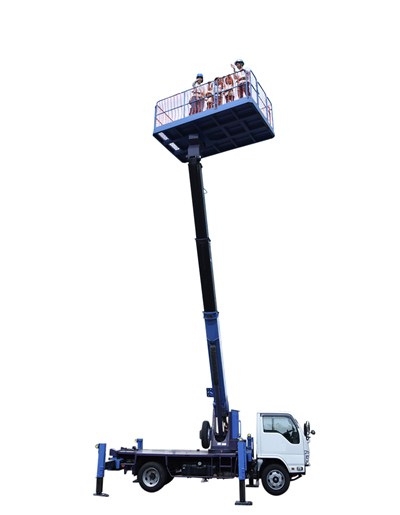 子どもたちを乗せた高所作業車