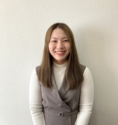 peekabooで働くIさんの正面写真