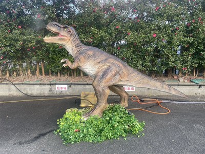 ティラノサウルスのオブジェ