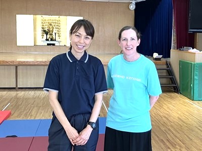 横に並ぶリナ先生とリー先生