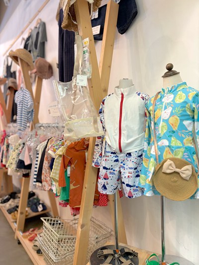 実店舗で販売されている子どもの水着一例