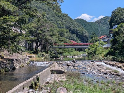 加計認定こども園あさひの近くにある川