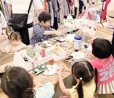 縁市のミニうちわづくりワークショップ