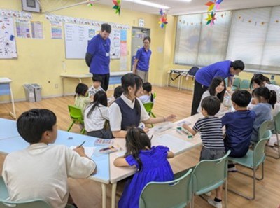 特別イベントに参加する異年齢の子どもたち