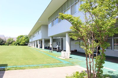 なぎさ公園小学校の校庭の様子