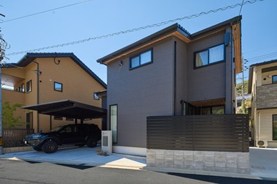 グレートーンのおしゃれな注文住宅の外観