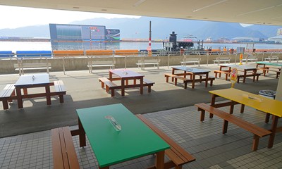 スタンド海側テーブルの風景